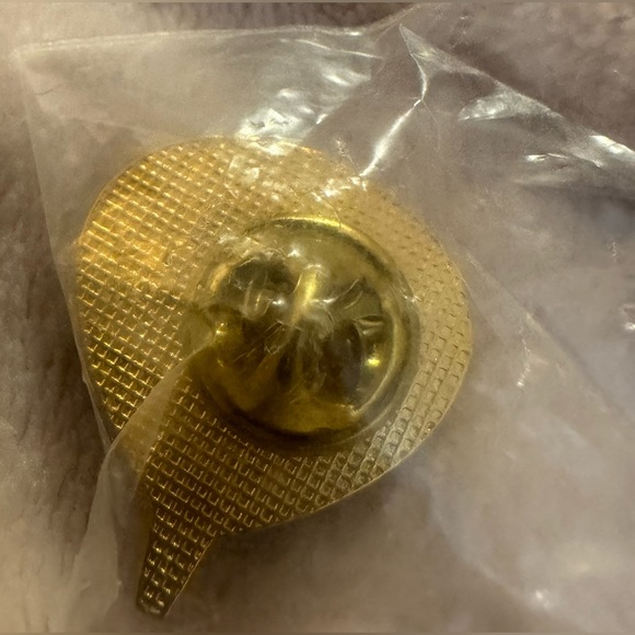 Rare Ace Hardware, St. Louis, Missouri lapel pin 2000 still sealed in plastic 1” - Picture 3 of 4